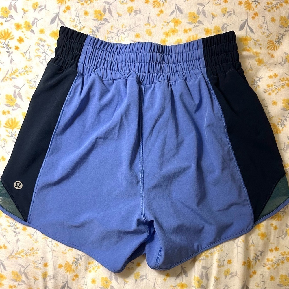 Lululemon Rare💕 Hotty Hot High-Rise Short 4" *Colour Block Size 2